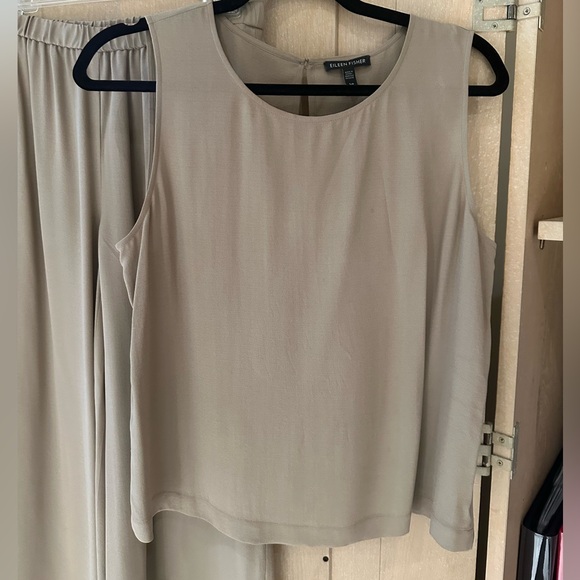 EileenFisher matching silk tank and crop pant. - Picture 2 of 8
